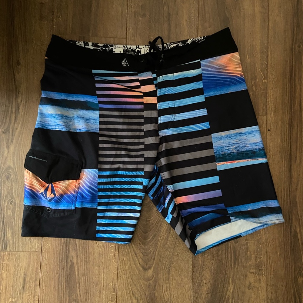 Volcom board shorts sz large - Picture 1 of 4